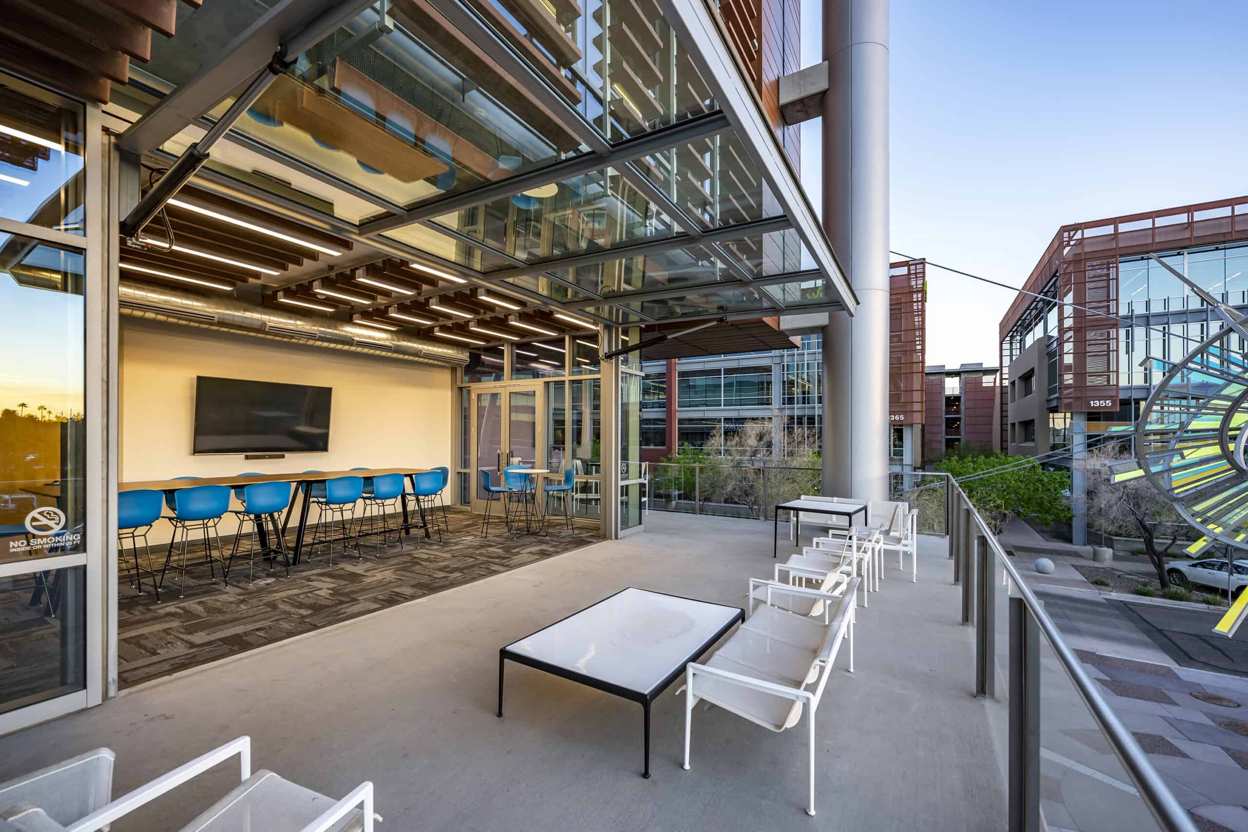 The Integration of Indoor-Outdoor Spaces in Commercial Offices - Plaza ...